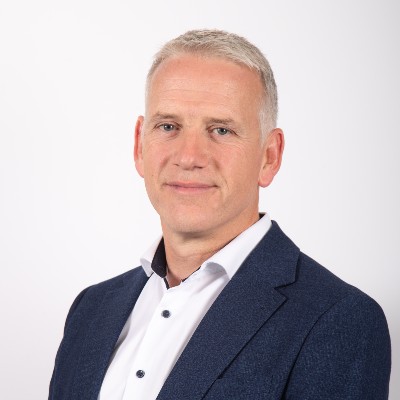 featued article author